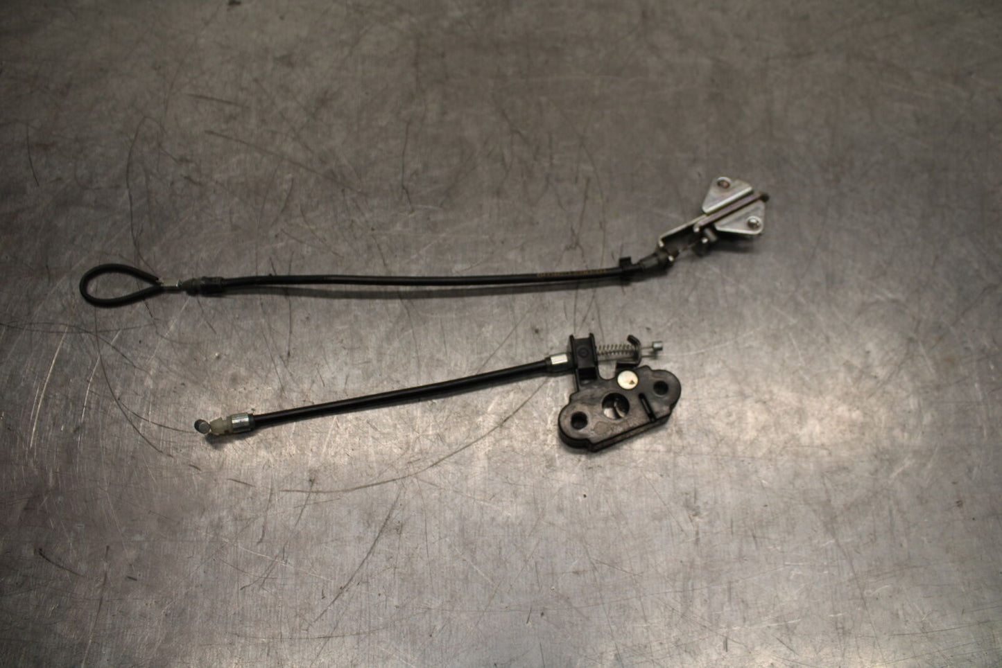 19-22 KAWASAKI Z400 REAR PASSENGER SEAT LATCH LOCK ASSEMBLY BB738