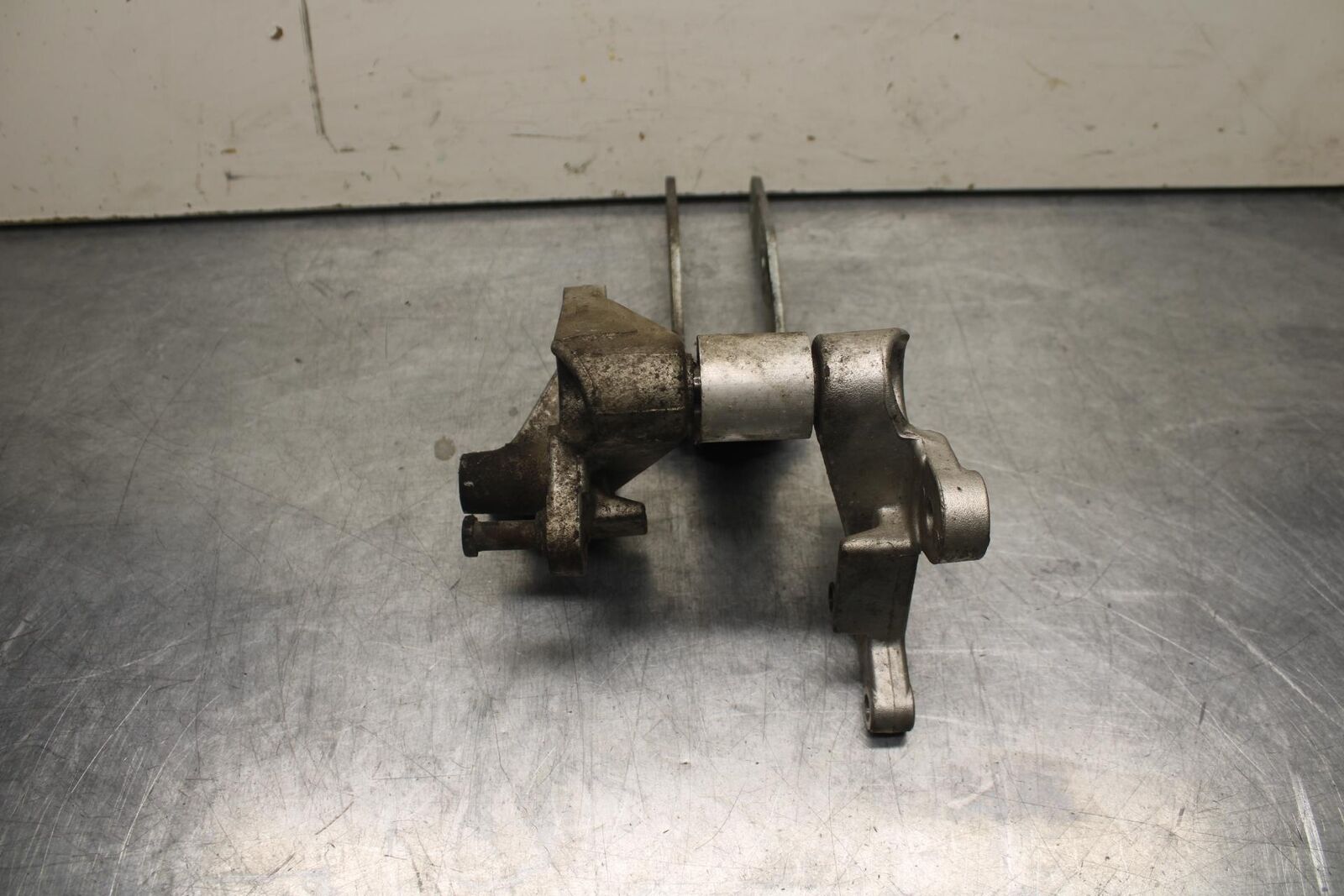 2004 Honda CBR600F4i REAR DOGBONE SHOCK LINKAGE LINK BB606