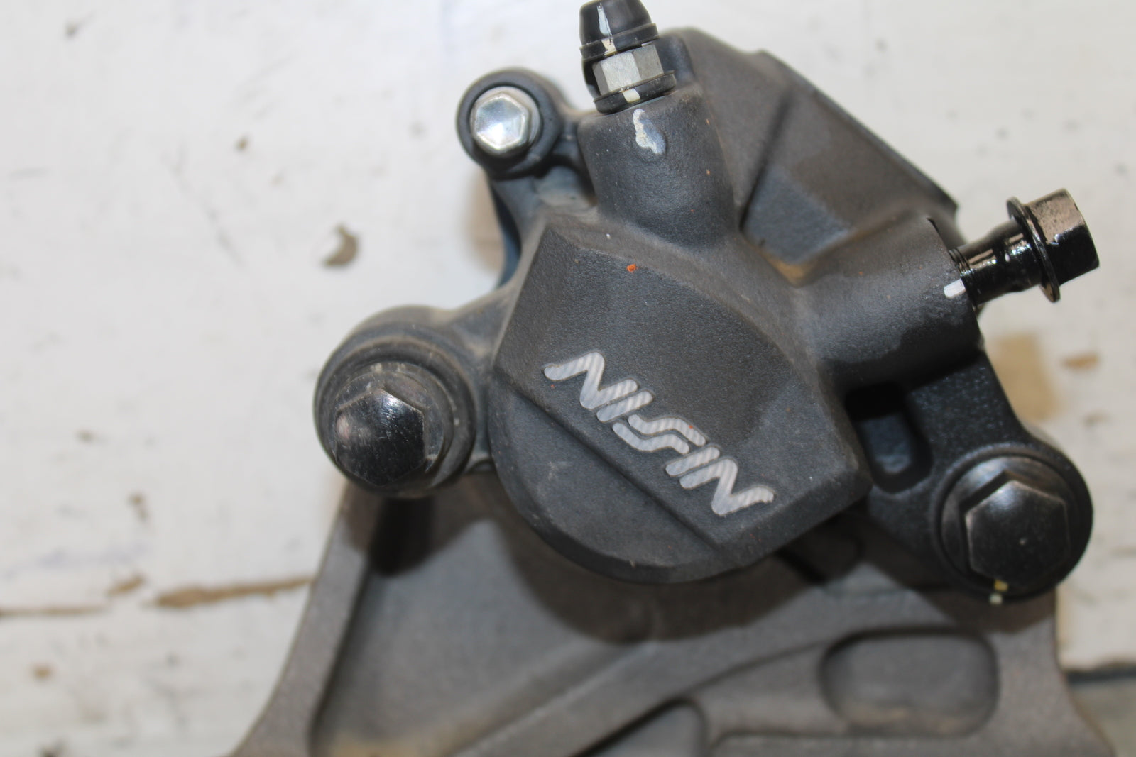 13-15 HONDA CBR500R REAR BACK BRAKE CALIPER W MOUNT BRACKET 43150-MGZ-J01 BB704