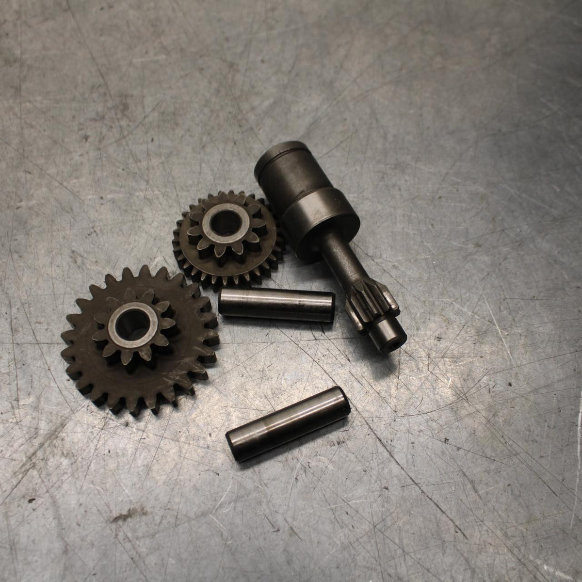 89-90 YAMAHA FZR600 ENGINE MOTOR IDLER IDLING GEAR BB76