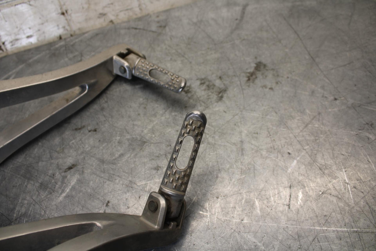 2011 Honda CBR600RR REAR BACK PASSENGER PEG SET PAIR 50720-MEL-305 BB520