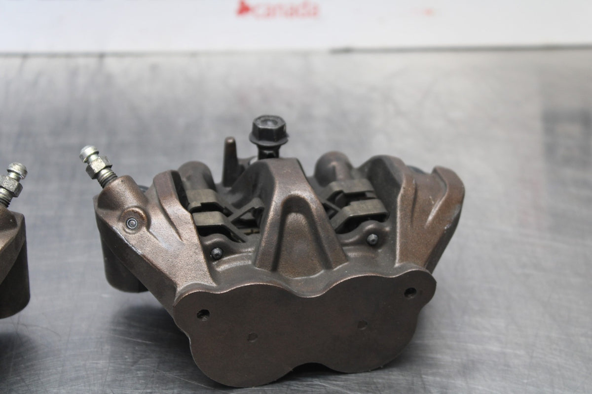 13-24 HONDA CBR600RR RIGHT LEFT FRONT BRAKE CALIPER SET PAIR CALIPERS BB772