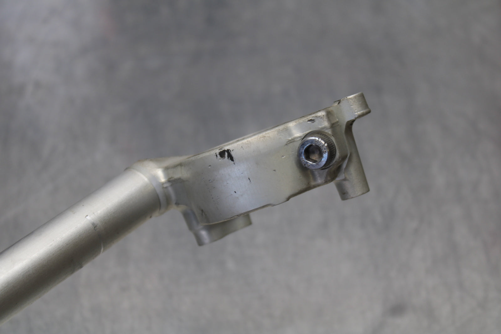 07-08 YAMAHA YZF R1 LEFT CLIP ON HANDLEBAR BB160