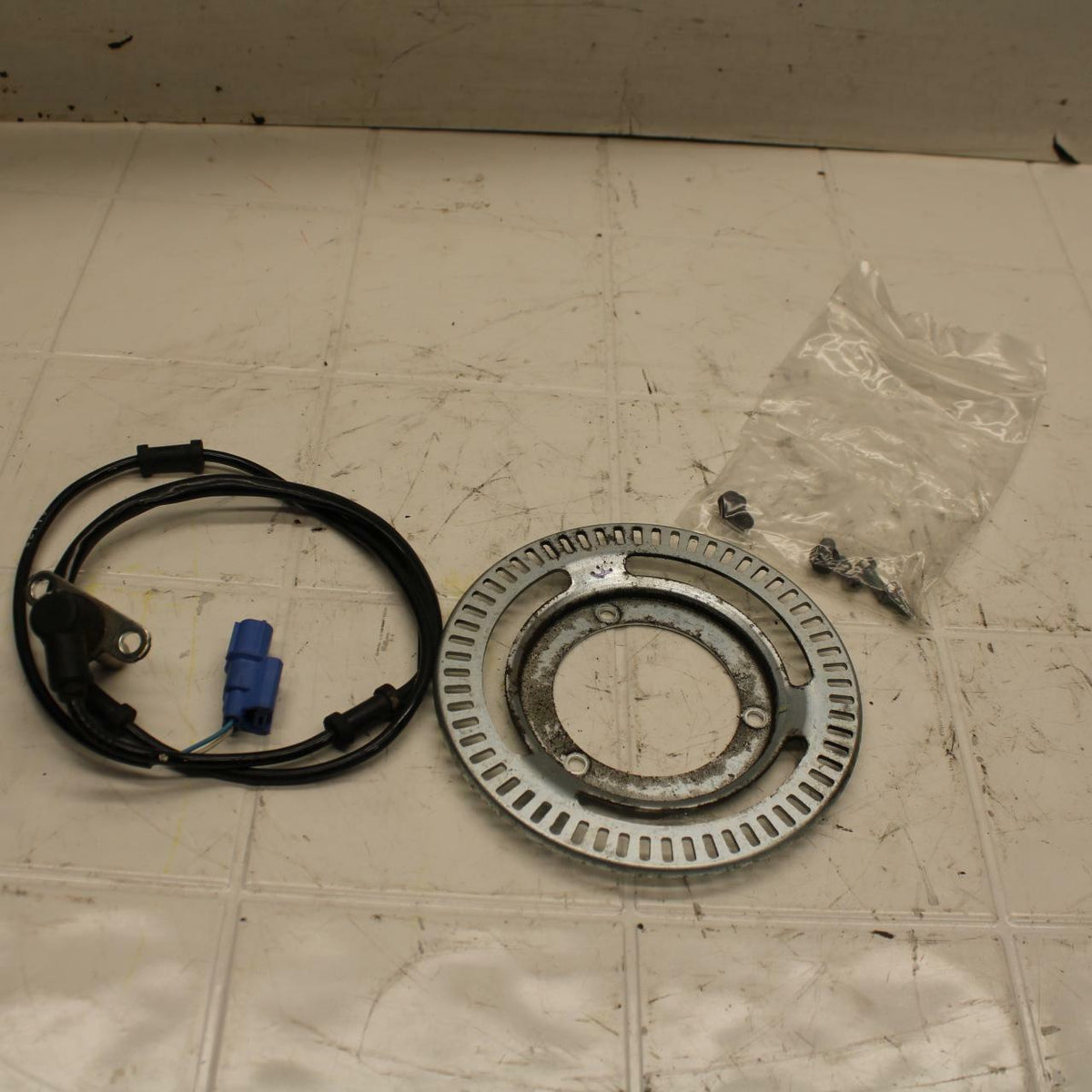 15-16 HONDA CB300F FRONT ABS BRAKE SENSOR RING BB05