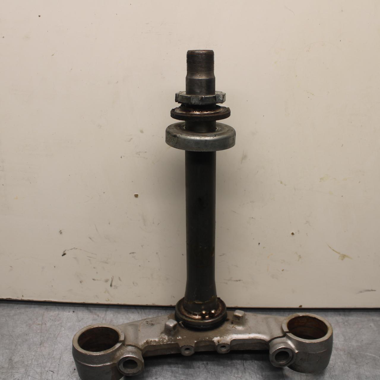 1988 Yamaha FZ600 FRONT FORKS CLAMP LOWER TRIPLE TREE STEM BB601
