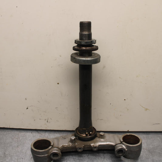 1988 Yamaha FZ600 FRONT FORKS CLAMP LOWER TRIPLE TREE STEM BB601