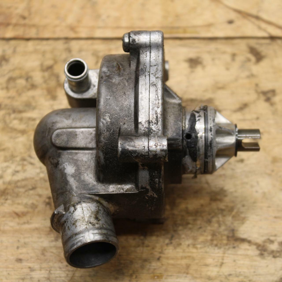 09-10 SUZUKI BOULEVARD M109R ENGINE WATER COOLANT PUMP  BB318