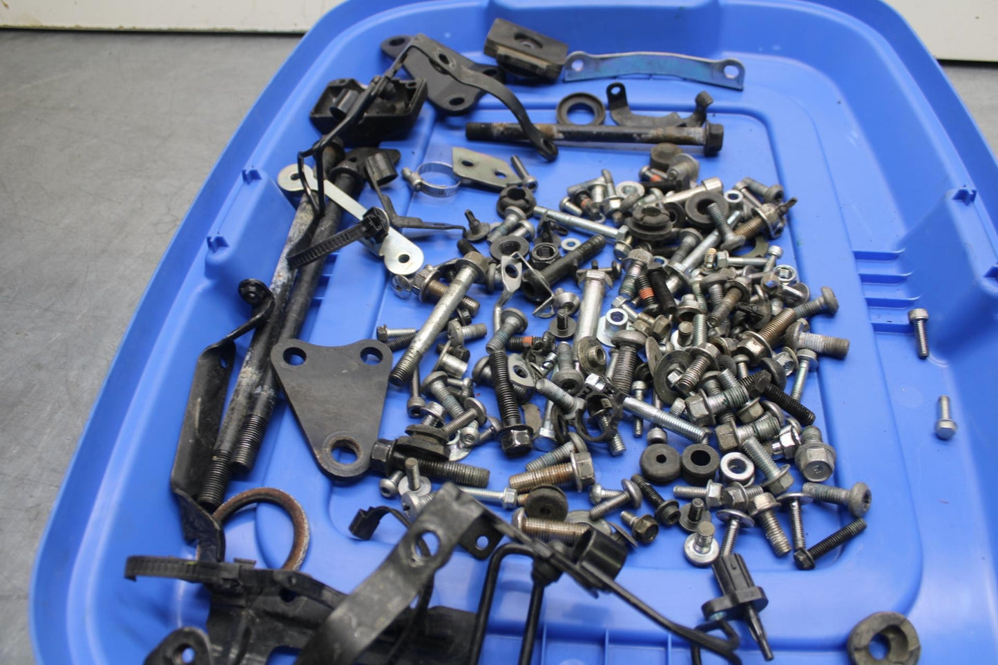 2007 Yamaha V Star 1300 XVS1300A MISCELLANEOUS BOLTS FASTENERS HARWARE BB78