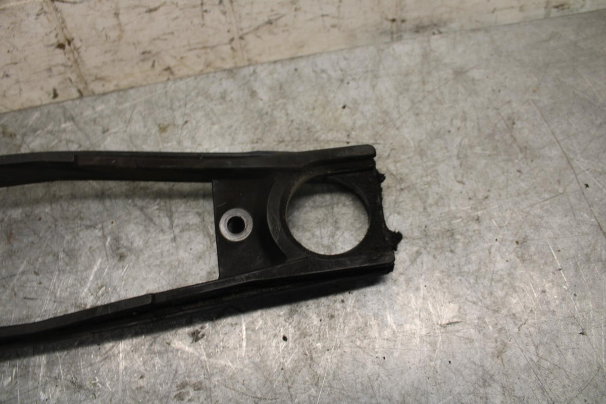 2007 Suzuki GSXR600 SWINGARM CHAIN BUFFER SLIDER GUIDE 61273-01H00 BB540