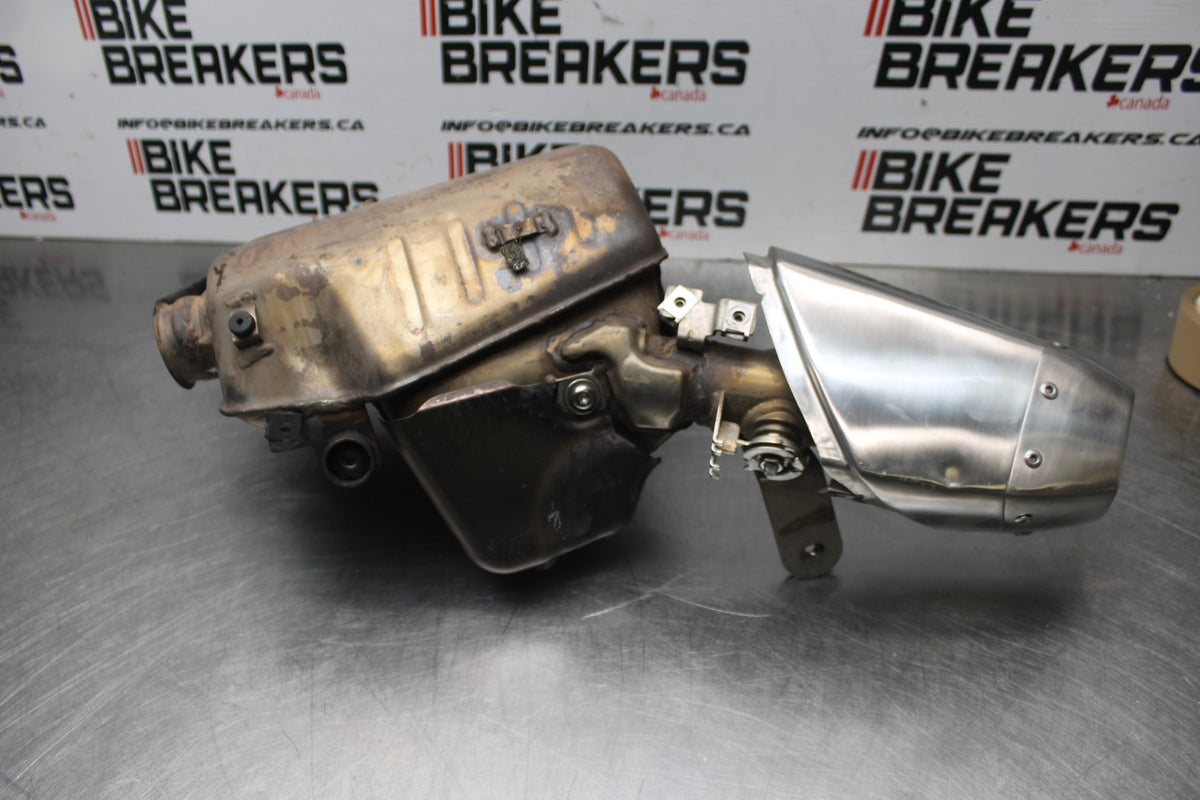 13-14 TRIUMPH DAYTONA 675 RIGHT EXHAUST PIPE MUFFLER SLIP ON CAN SILENCER BB00