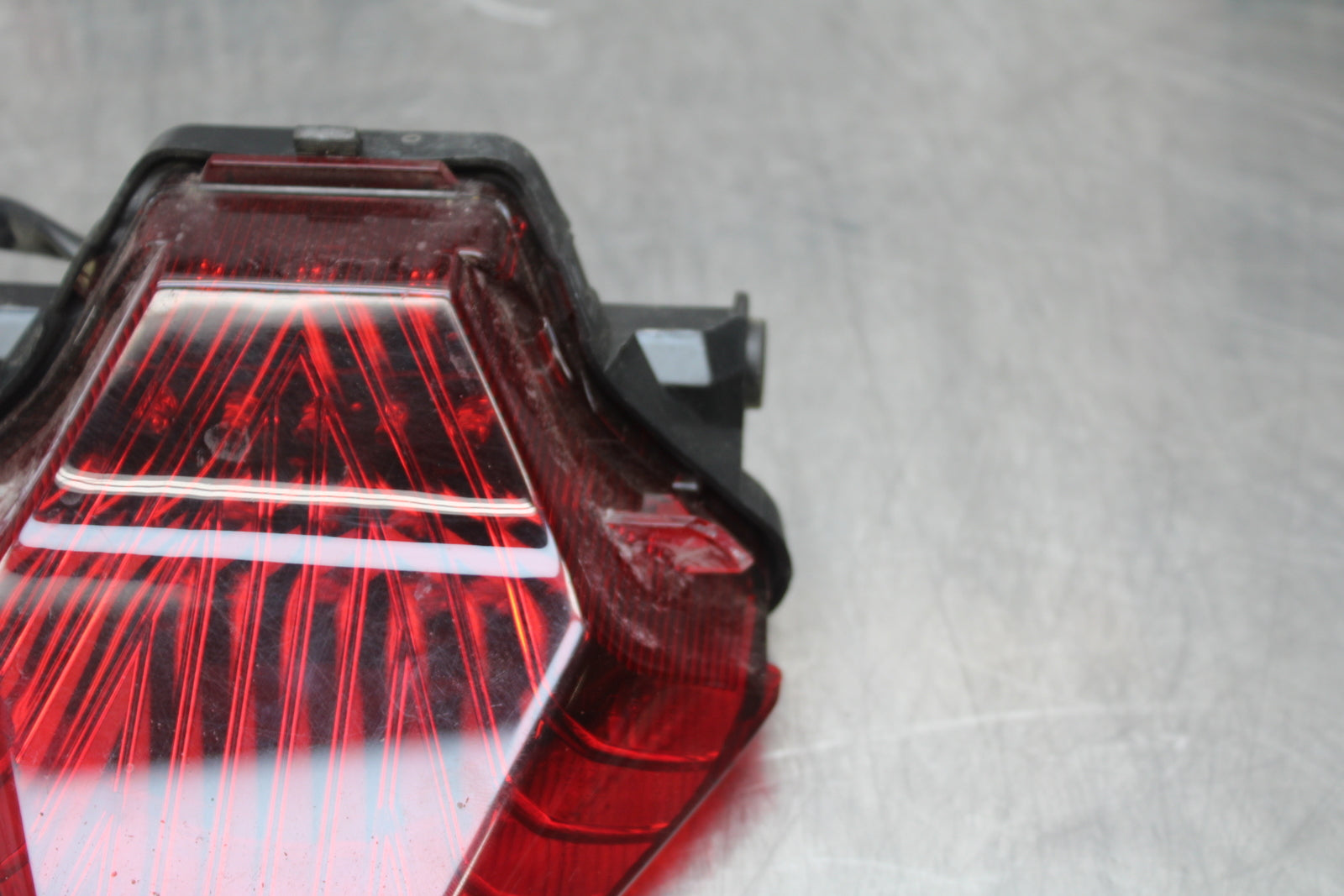 14-17 YAMAHA FZ07 REAR TAIL TAILLIGHT BACK BRAKE LIGHT BB162