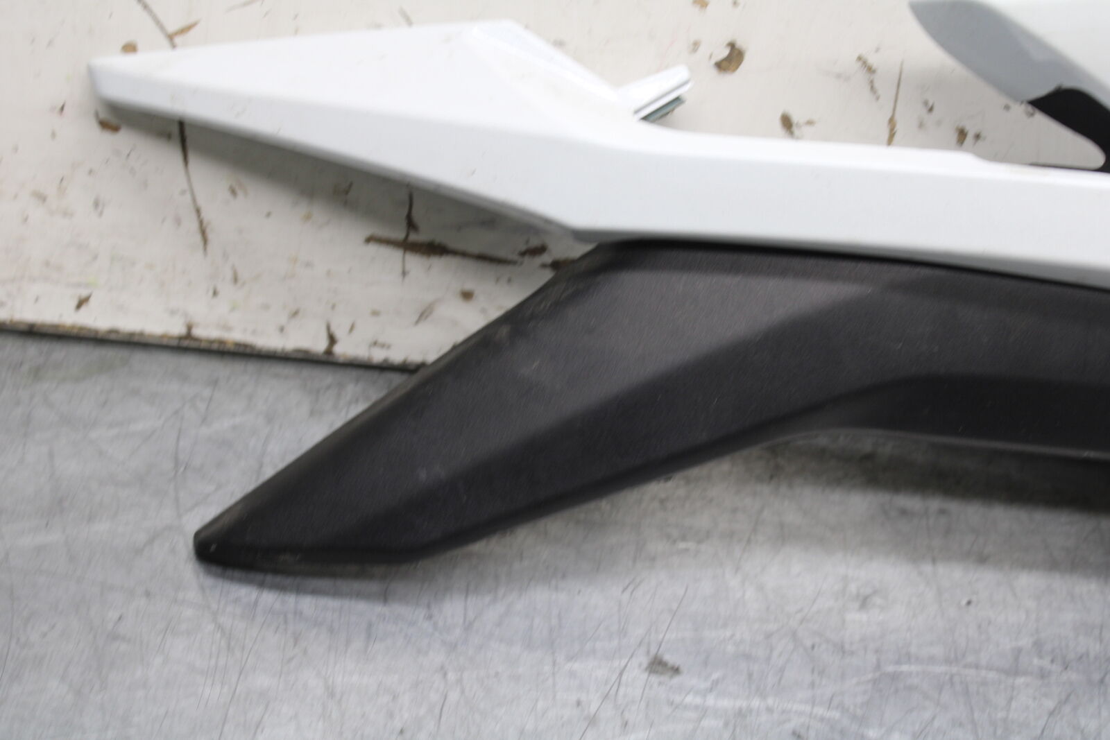15-16 HONDA CB300F RIGHT REAR BACK TAIL FAIRING COWL SHROUD BB740