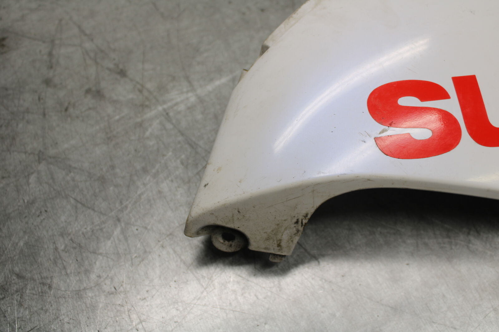 11-23 SUZUKI GSXR 750 LEFT LOWER BOTTOM BELLY SIDE FAIRING COWL BB499
