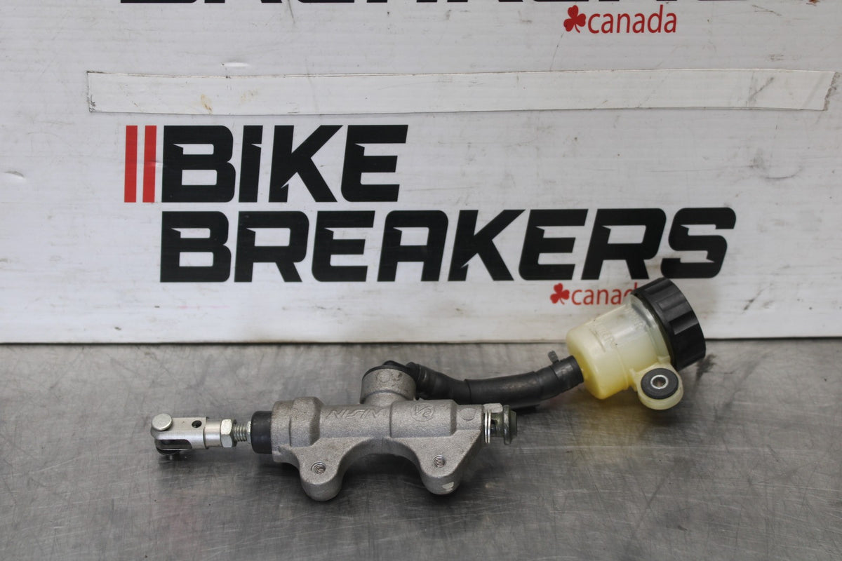 08-16 YAMAHA YZF R6 REAR BACK BRAKE MASTER CYLINDER W RESERVOIR BB929