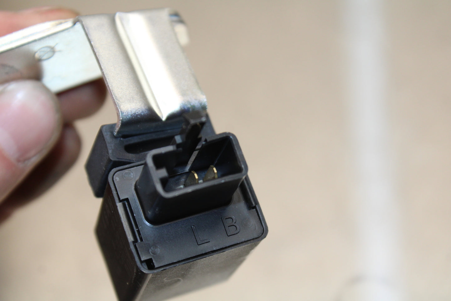 23-24 KAWASAKI NINJA ZX14R TURN SIGNAL BLINKER RELAY FLASHER SWITCH BB141