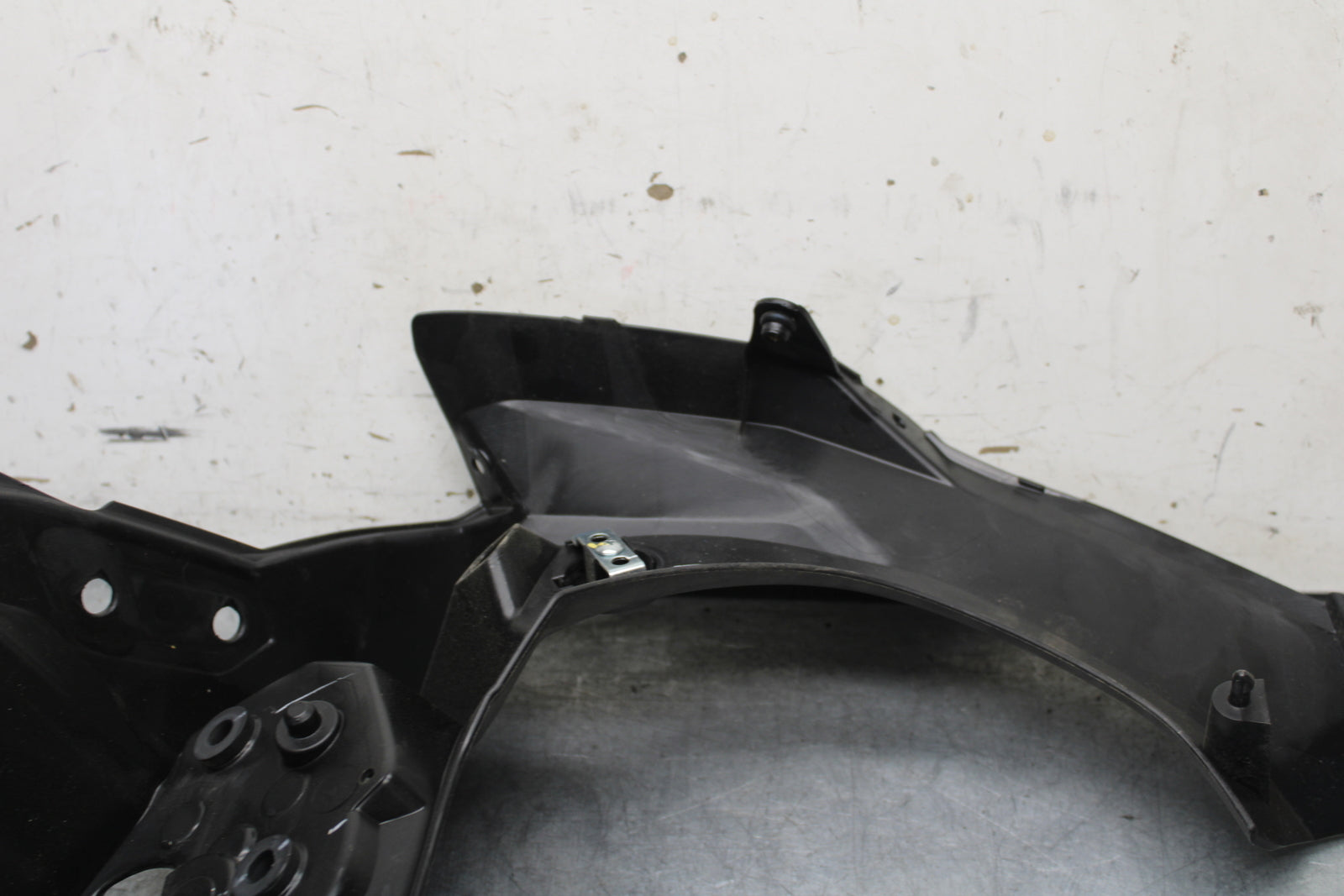 18-23 KAWASAKI NINJA 400 FRONT CENTER COWL FAIRING BB660