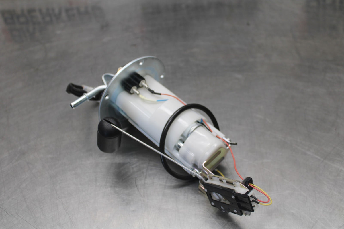 15-26 SUZUKI GSXR600 FUEL PUMP GAS PETROL SENDER UNIT BB888