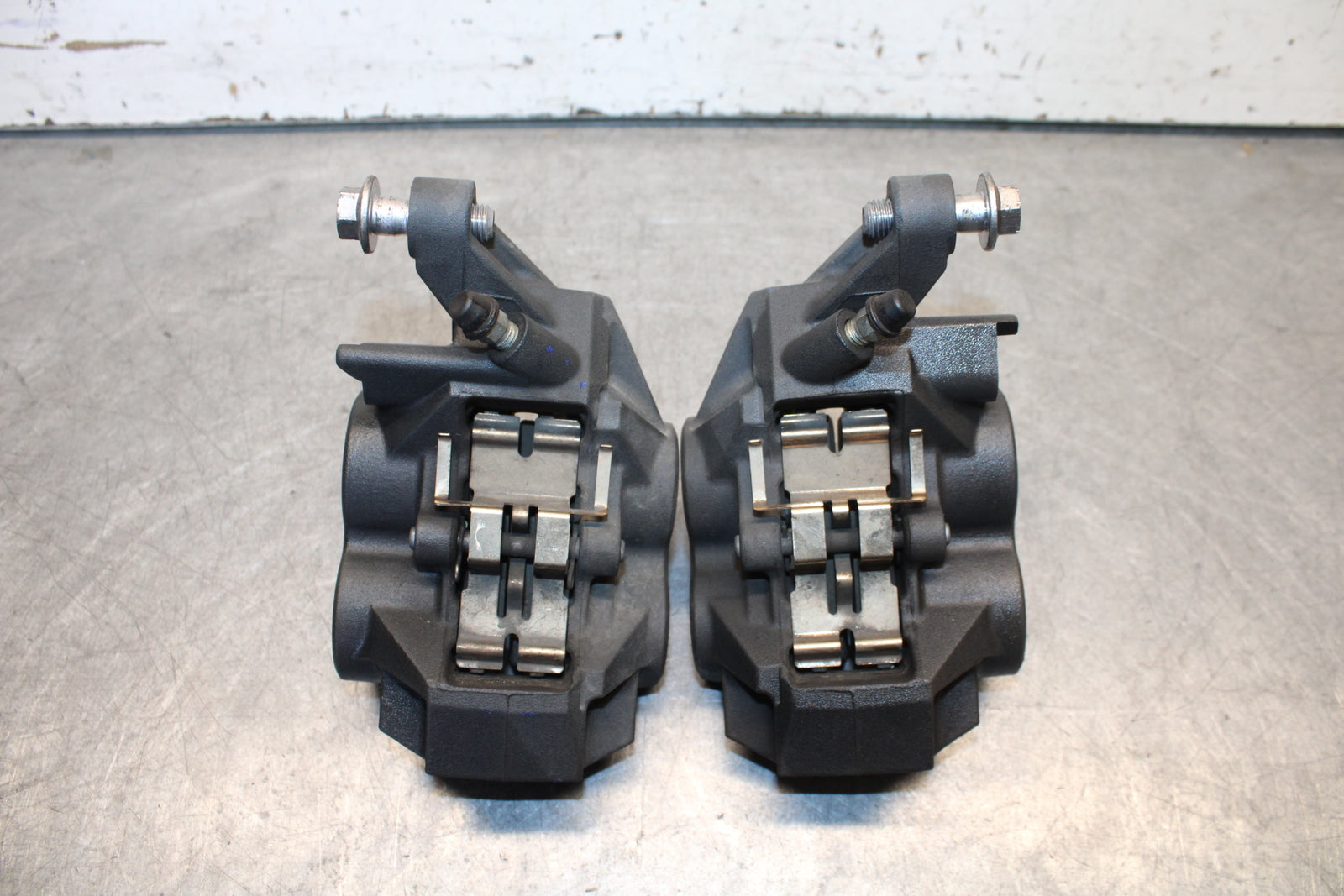 18-24 YAMAHA MT-07 RIGHT LEFT FRONT BRAKE CALIPER SET PAIR CALIPERS BB662