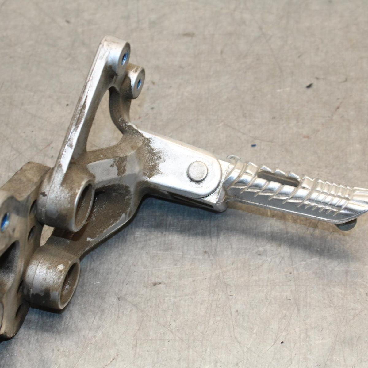 06-07 SUZUKI GSXR750 LEFT REARSET REAR SET DRIVER FOOT PEG REST STOP BB645