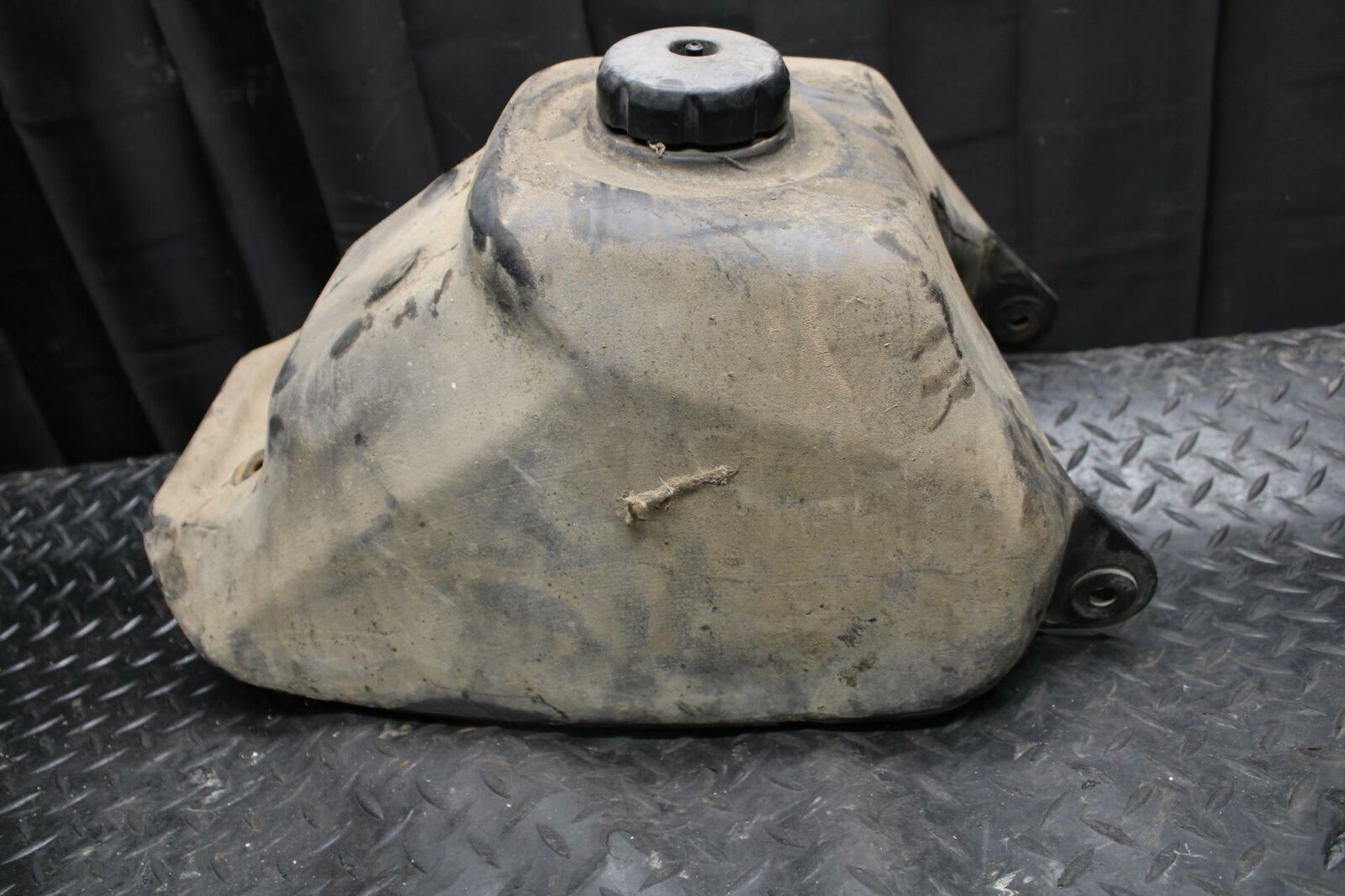 85-86 SUZUKI QUADRACER 250 GAS TANK FUEL CELL PETROL RESERVOIR BB210