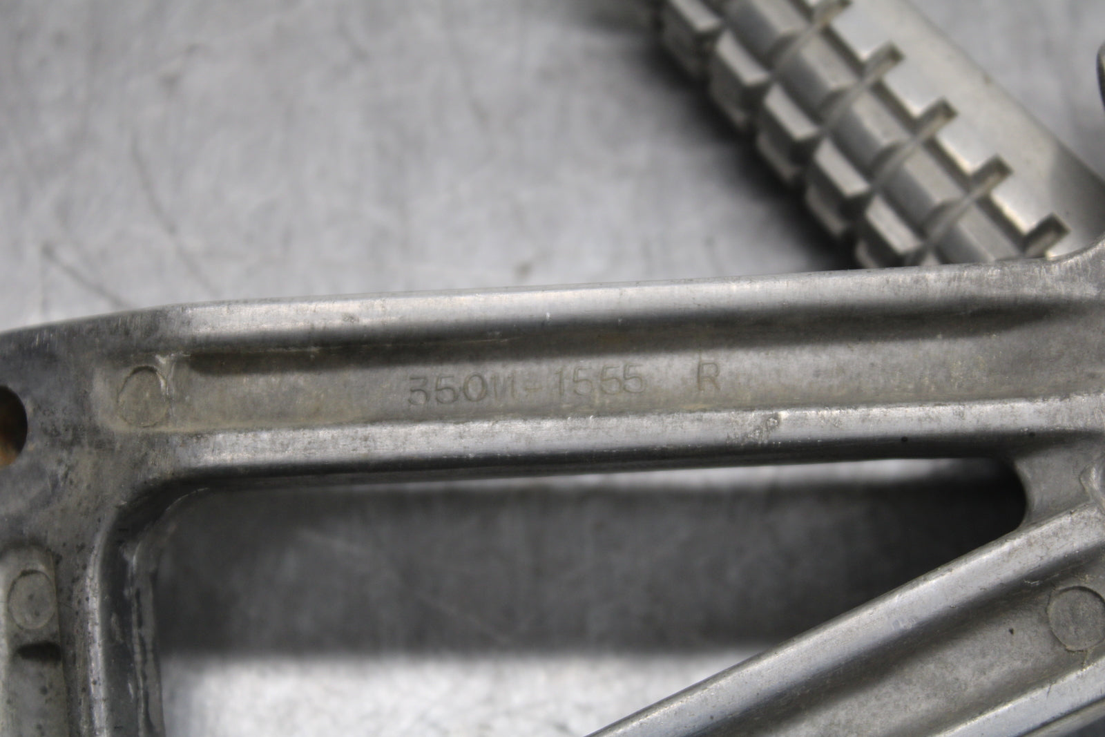 93-94 KAWASAKI NINJA ZX7R REAR BACK PASSENGER PEG SET PAIR BB122