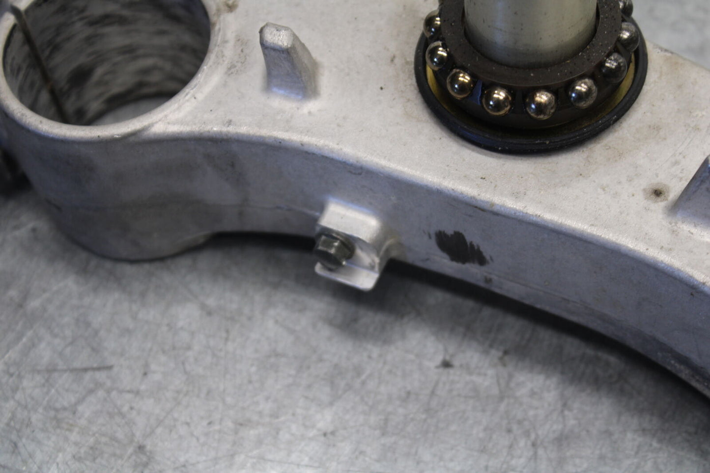 05-06 SUZUKI GSXR1000 FRONT FORKS CLAMP LOWER TRIPLE TREE STEM 51410-41G00 BB677