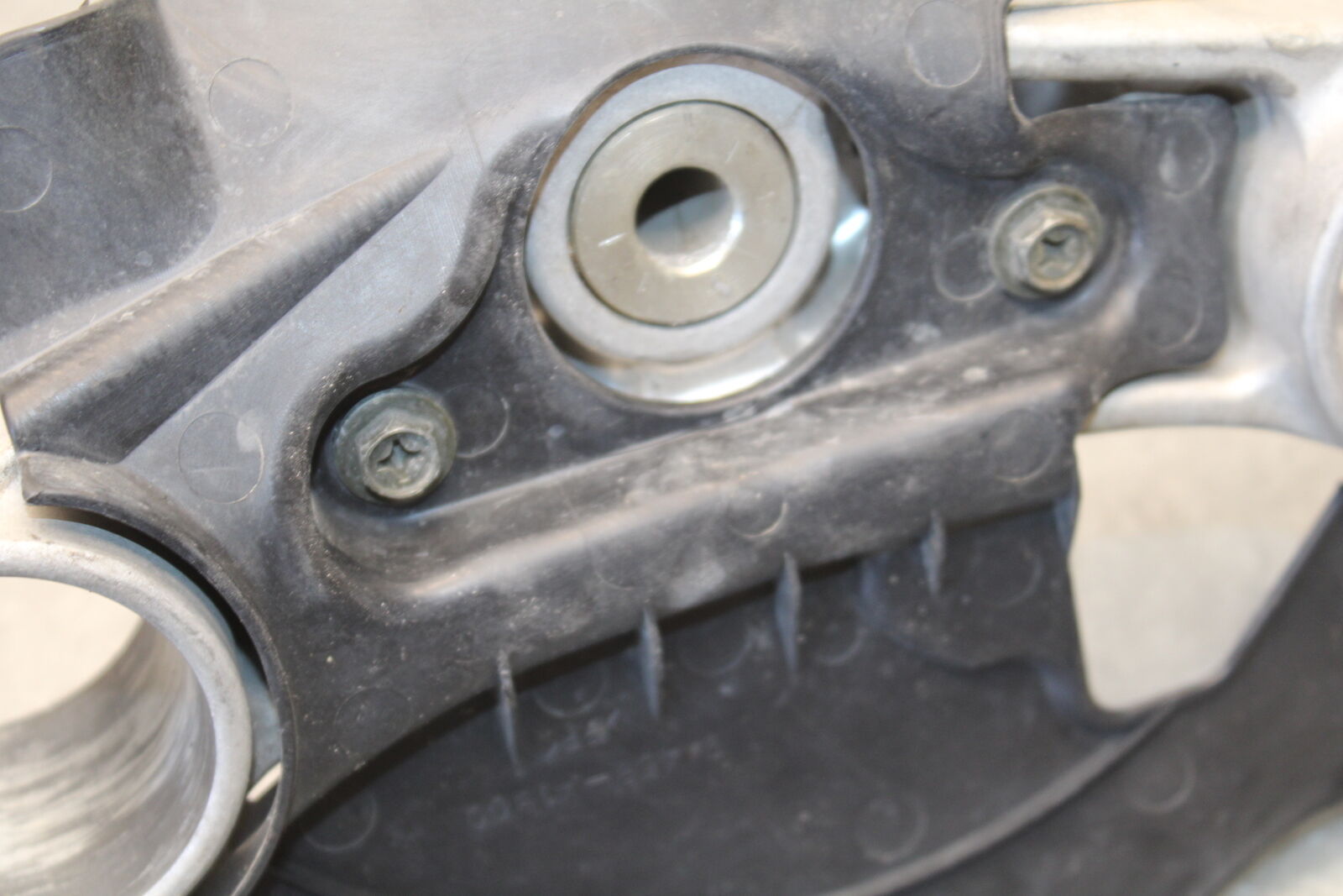 05-06 SUZUKI GSXR1000 FRONT FORKS CLAMP LOWER TRIPLE TREE STEM BB663