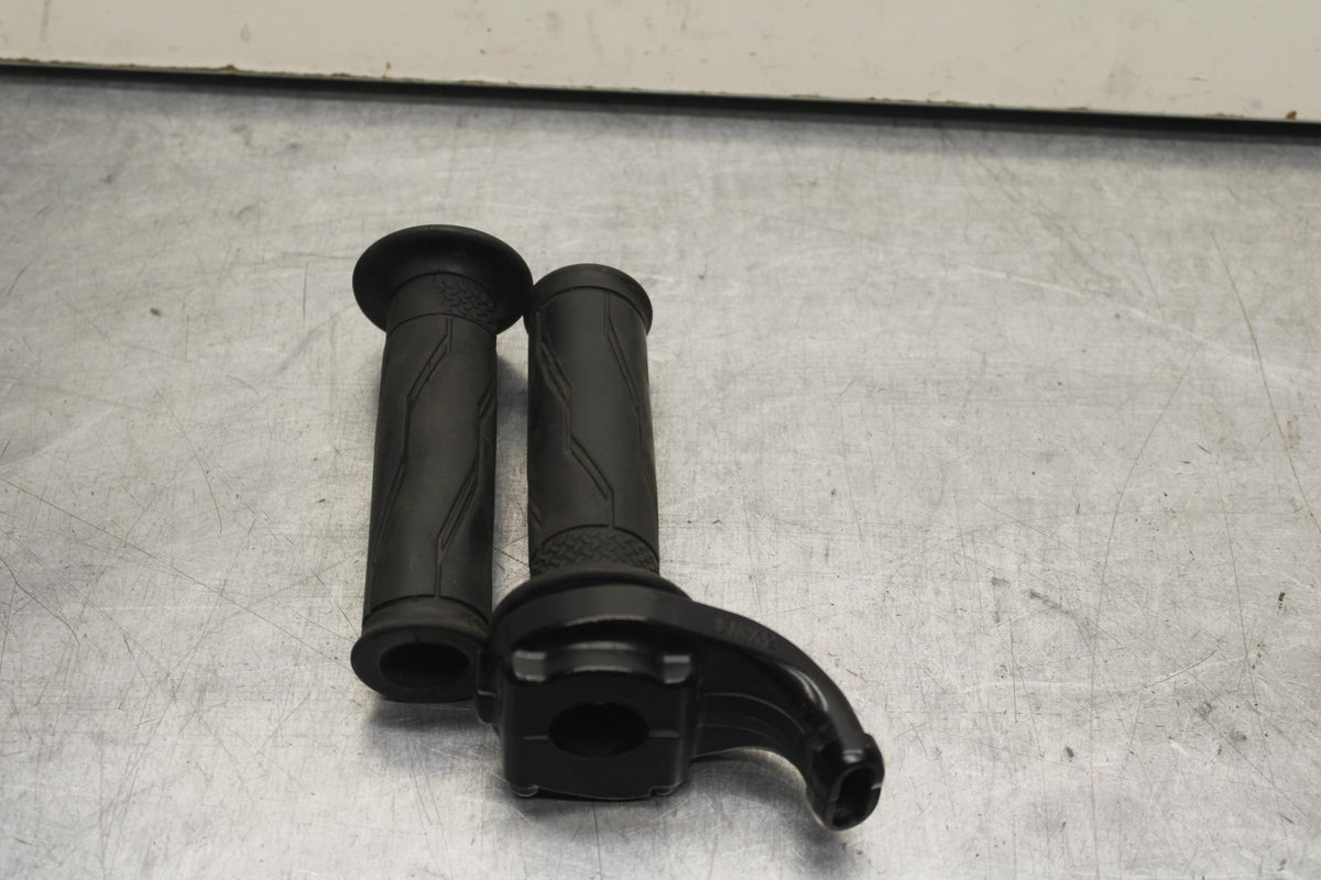 2007 Yamaha YZF R1 THROTTLE CABLE LINE HOUSING GUIDE 3XW-26282-01-00 BB83