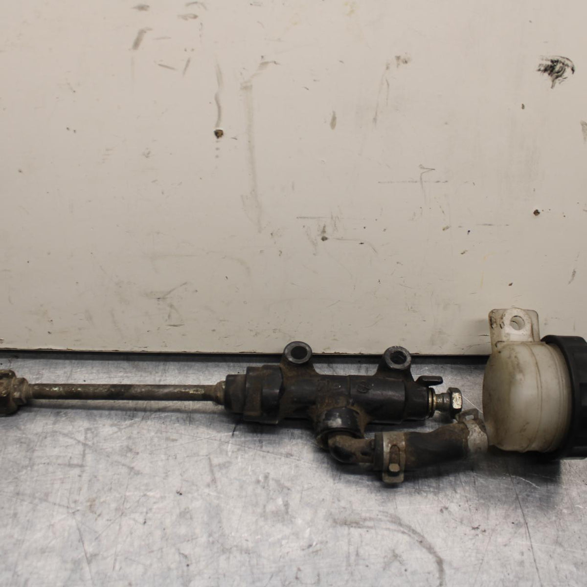 1985 Kawasaki Ninja 900R ZX900A REAR BACK BRAKE MASTER CYLINDER BB84