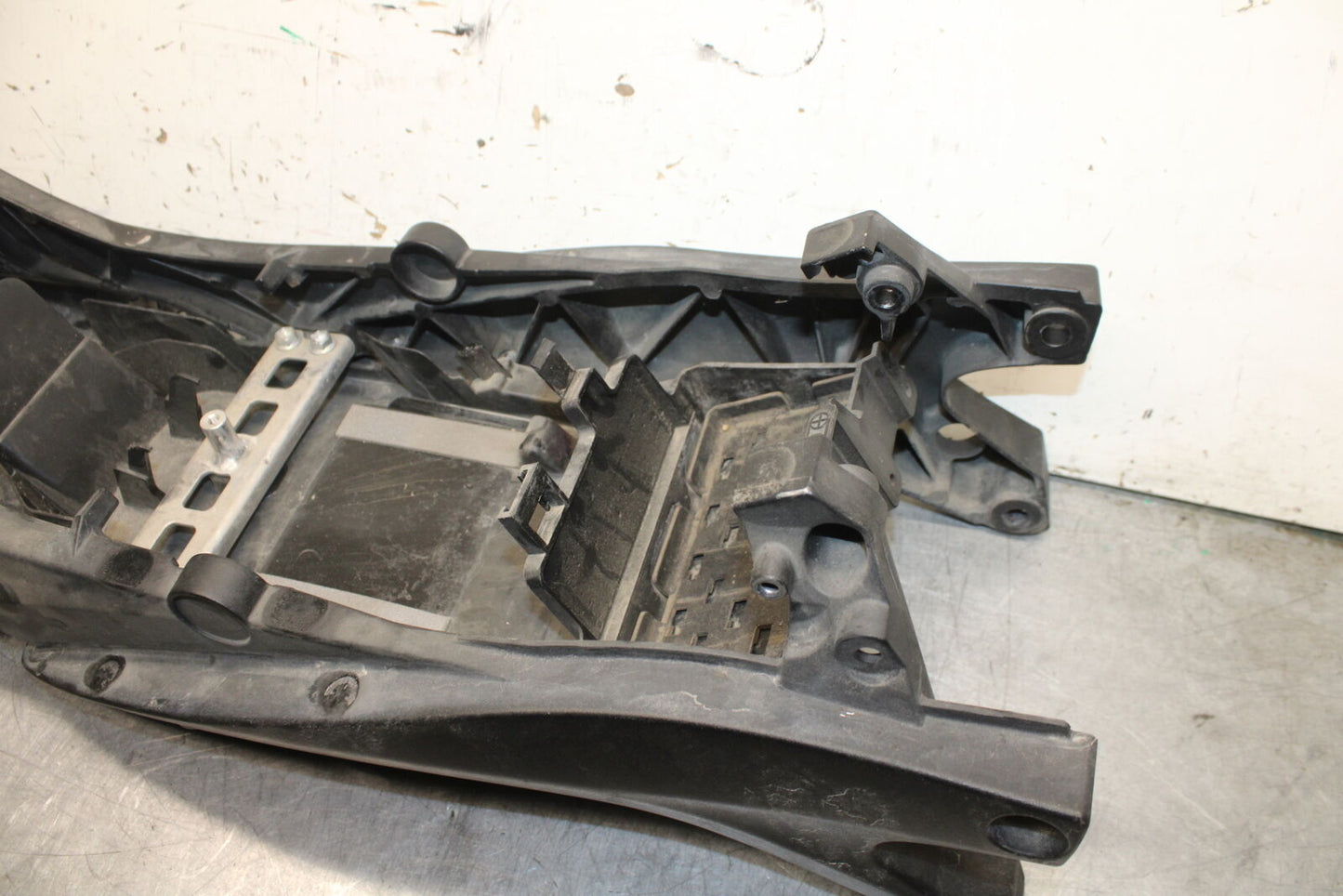08-09 SUZUKI GSXR600 REAR SUBFRAME BACK SUB FRAME BB728