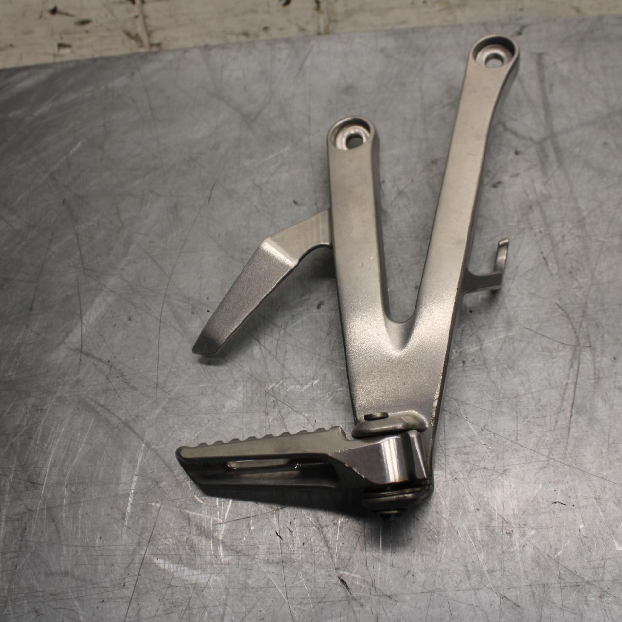 13-17 HONDA CBR600RR  RIGHT REAR BACK PASSENGER PEG BB502