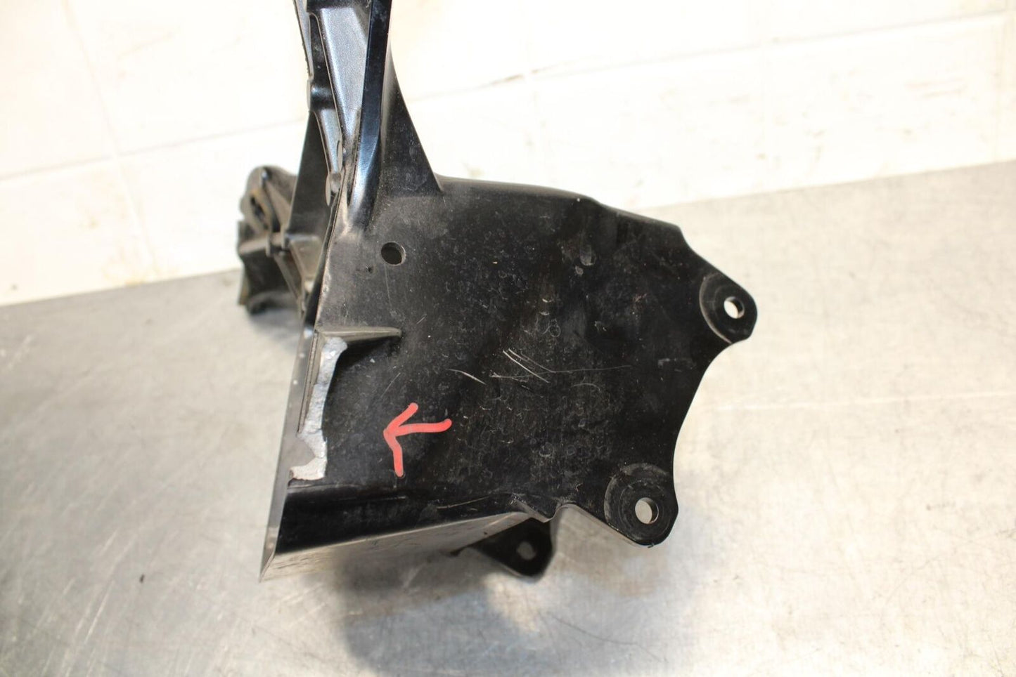 07 YAMAHA YZF R6 2c0 FAIRING MIRROR GAUGES STAY BRACKET 2C0-28356-00-00 BB75