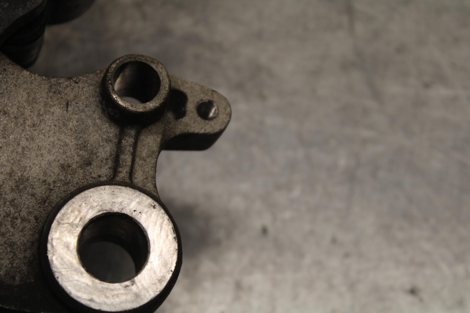 15-16 KAWASAKI EX300 REAR BACK BRAKE CALIPER W MOUNT BRACKET BB635