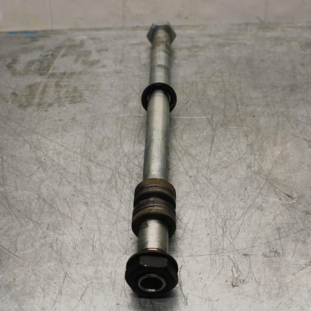 10-12 CAN AM SPYDER RT REAR AXLE BACK WHEEL RIM PIVOT BOLT AXEL BB415