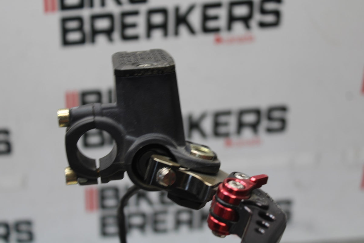 05 DUCATI SUPERSPORT 800 FRONT BRAKE MASTER CYLINDER w/ LEVER BB913