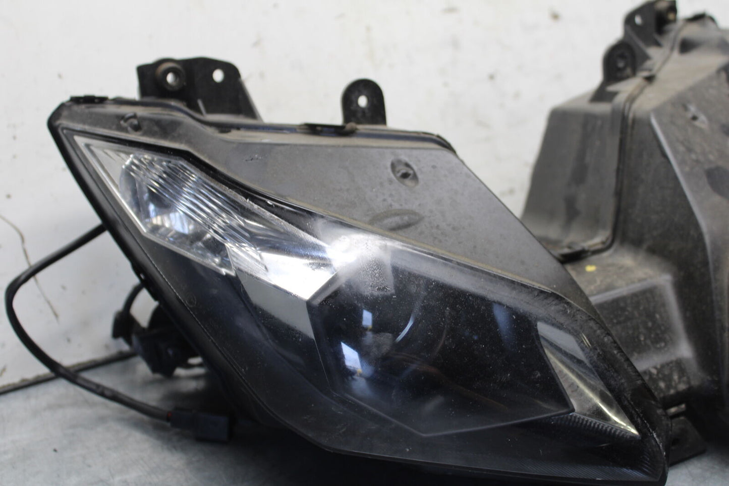 13-18 KAWASAKI NINJA ZX6R FRONT HEADLIGHT HEAD LIGHT LAMP 23007-0174 BB682