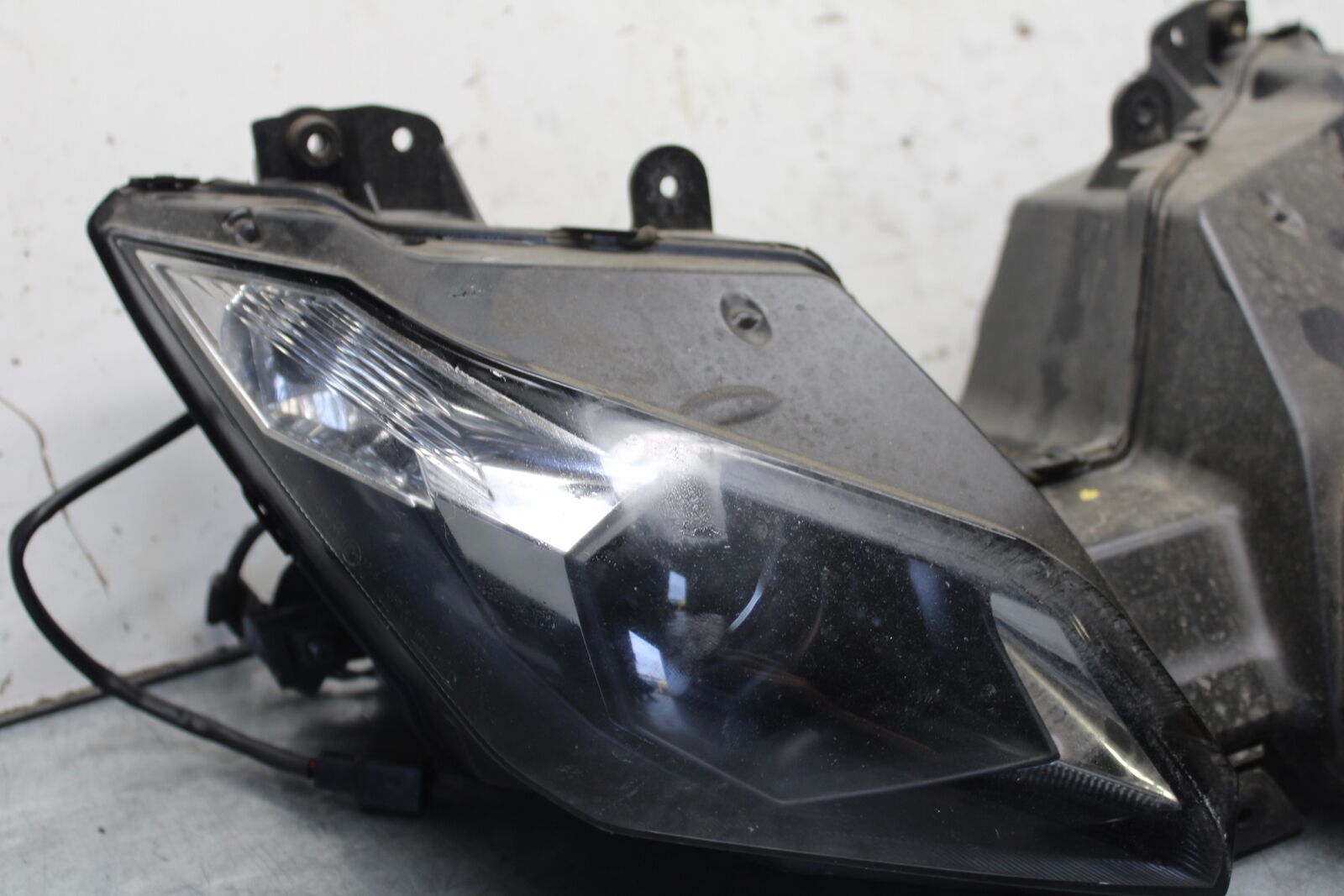 13-18 KAWASAKI NINJA ZX6R FRONT HEADLIGHT HEAD LIGHT LAMP 23007-0174 BB682