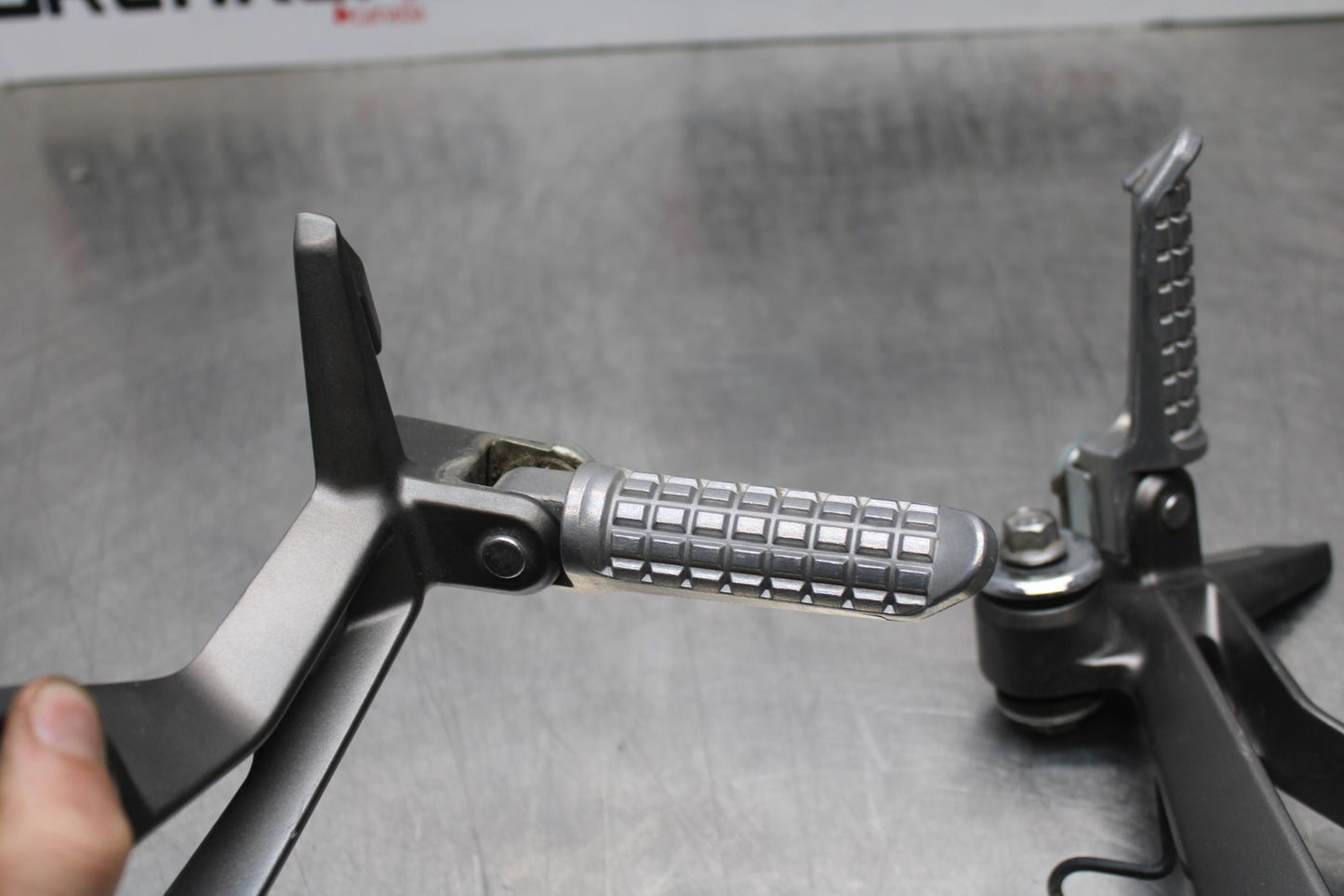 13-17 KAWASAKI NINJA 300 EX300 ABS REAR BACK PASSENGER PEG SET PAIR BB187