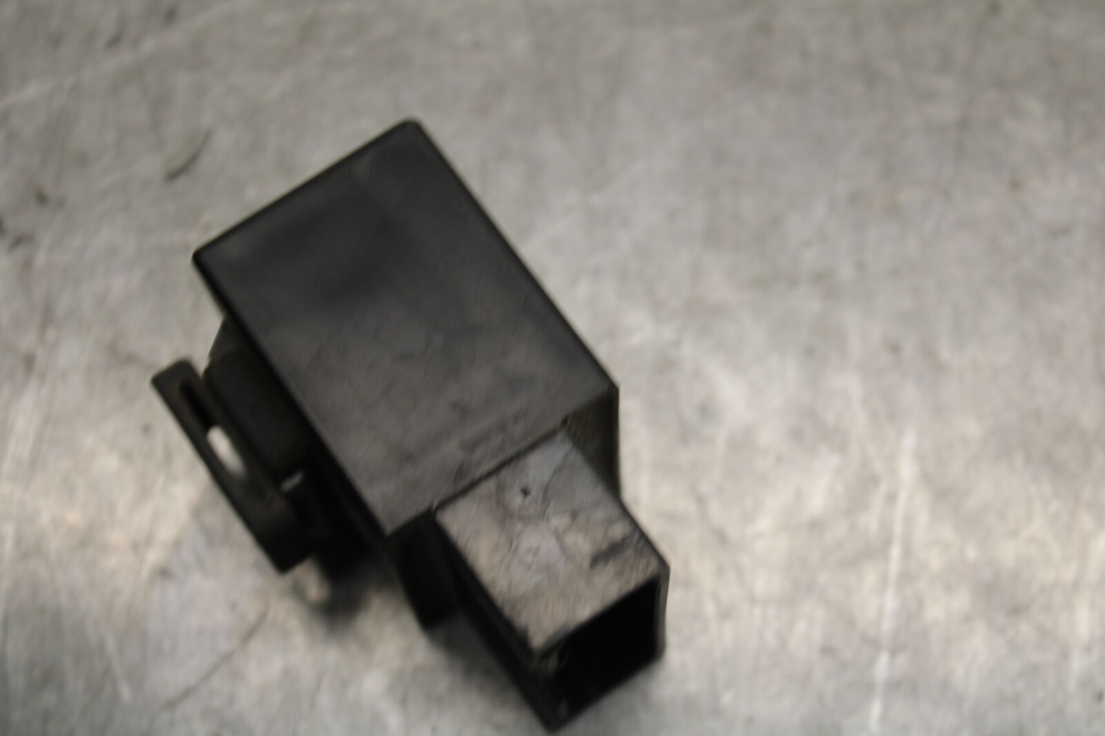 04-06 YAMAHA YZF R1 RELAY ASSEMBLY FUSE BOX BB659