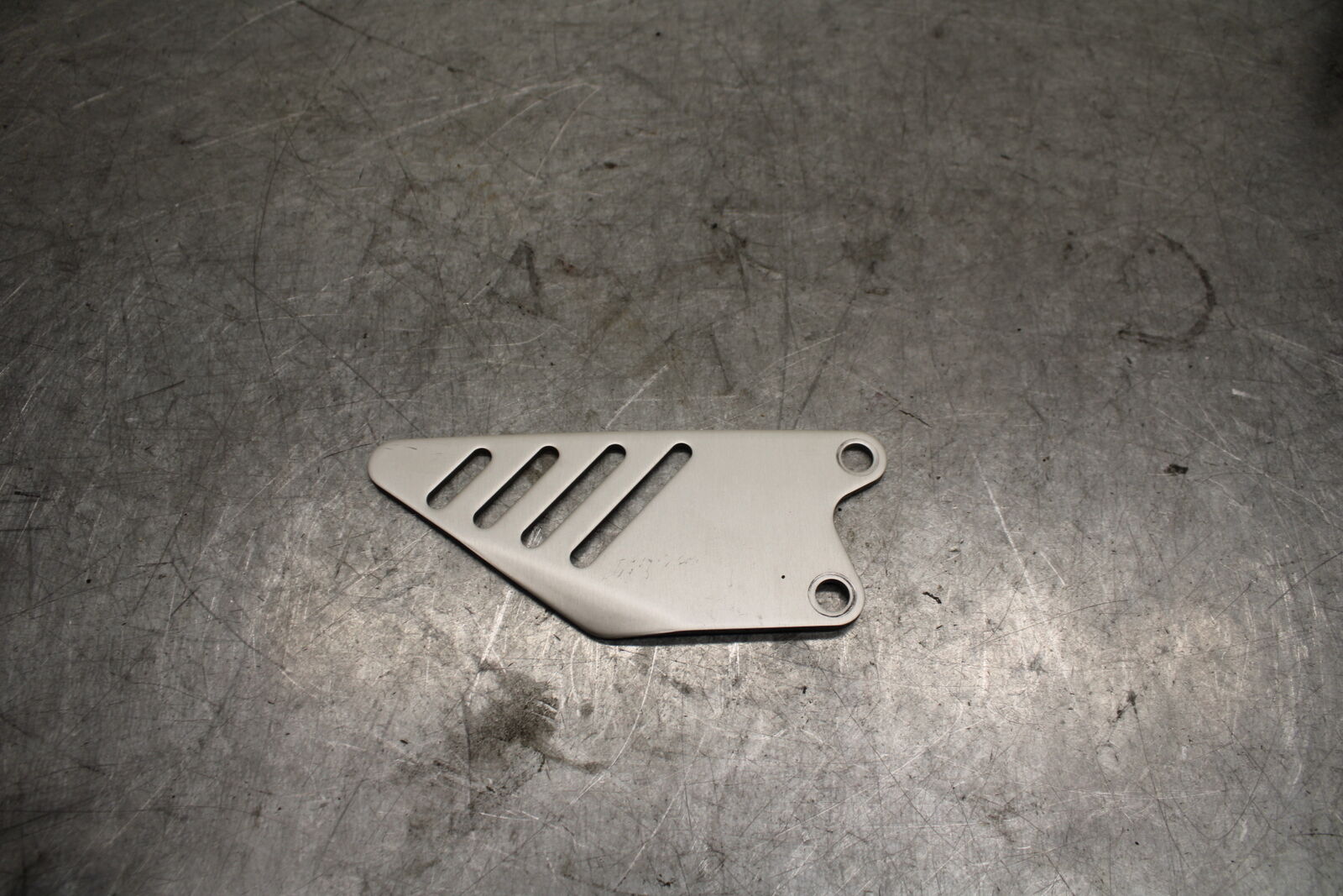 13-18 KAWASAKI NINJA ZX6R RIGHT REARSET REAR SET HEEL GUARD COVER  BB682