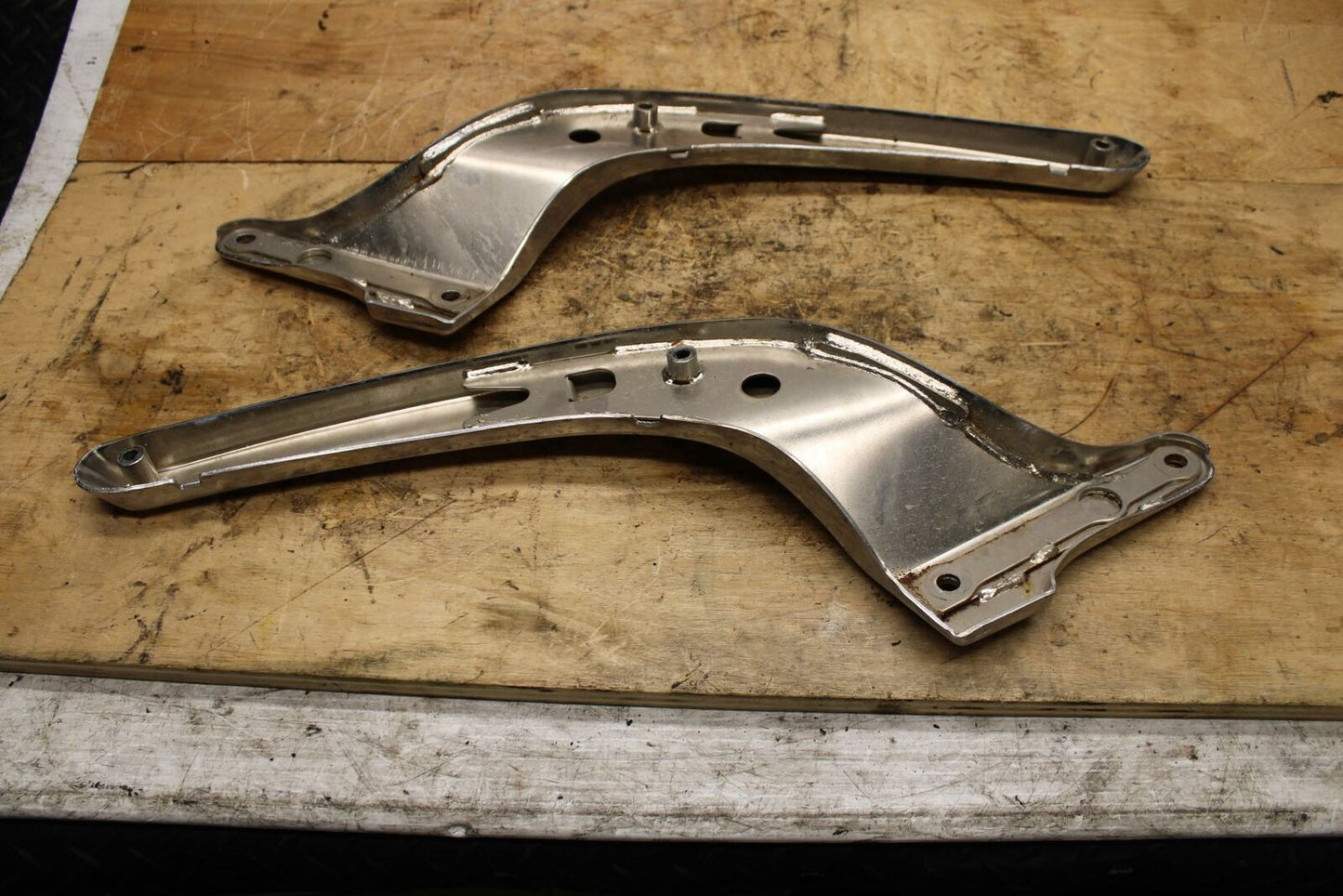 05-09 SUZUKI BOULEVARD C90 REAR PASSENGER FENDER GRAB RAILSET BB332