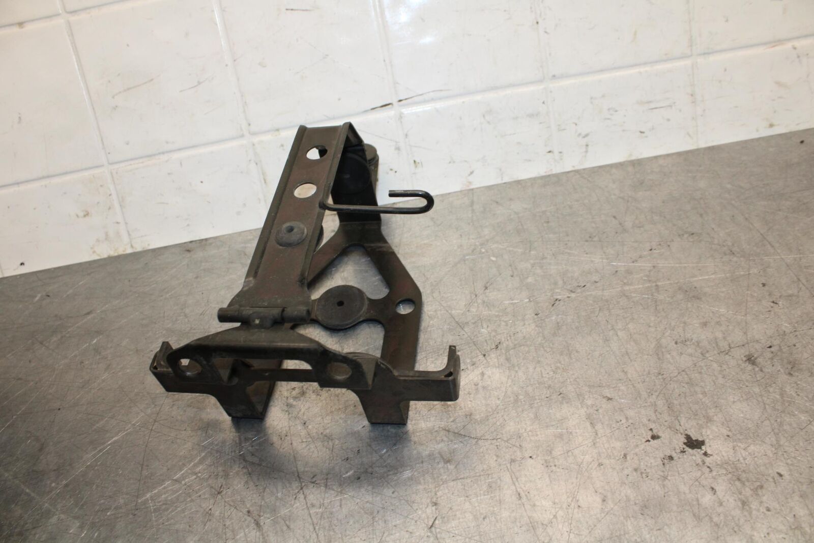 2001 Honda ST1100 BATTERY BOX  CLAMP STRAP BB77