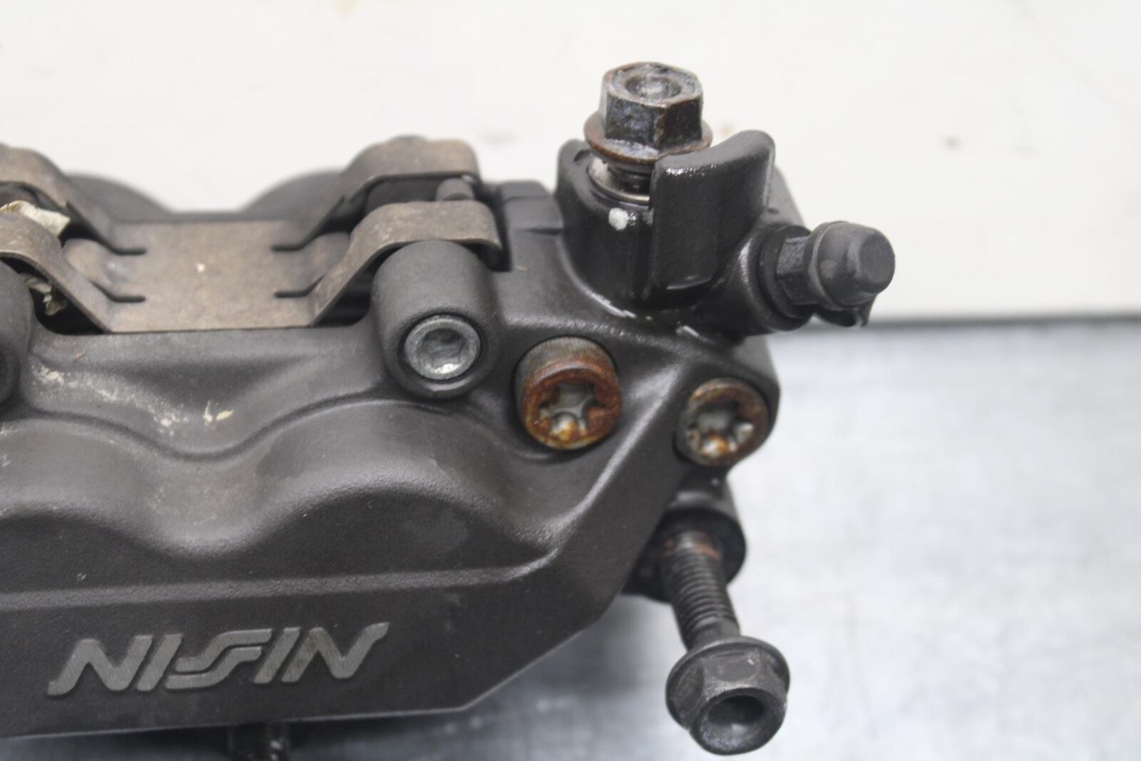 2004 Honda CBR600F4i RIGHT LEFT FRONT BRAKE CALIPER SET PAIR CALIPERS BB606