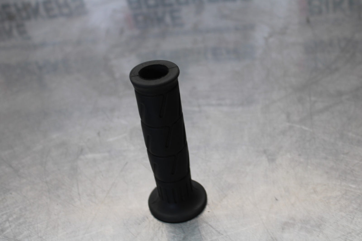 07-08 KAWASAKI NINJA ZX6R RIGHT THROTTLE GRIP BB175