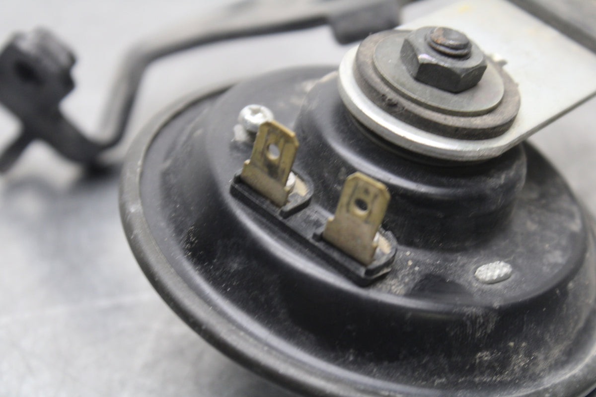 07-08 YAMAHA YZF R1 HORN SIGNAL BB675