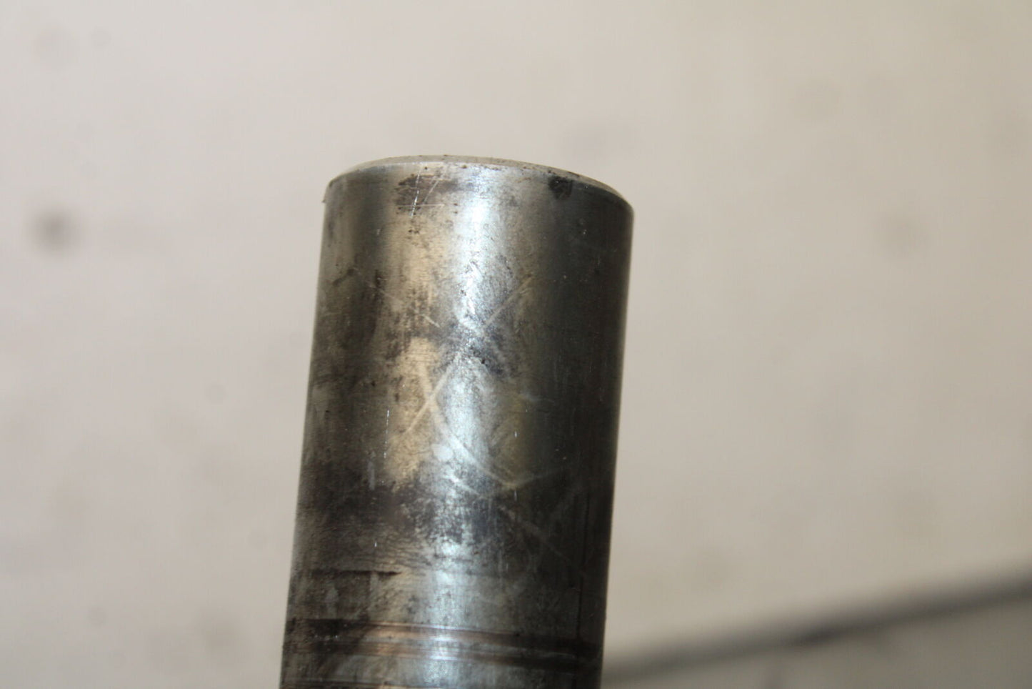 05-06 SUZUKI GSXR1000 FRONT WHEEL RIM AXLE PIVOT BOLT 54711-41G00 BB663