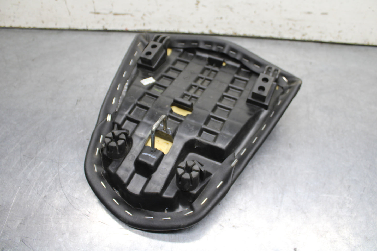 15-16 HONDA CB300F REAR BACK PASSENGER TANDEM SEAT PAD SADDLE PILLION BB740