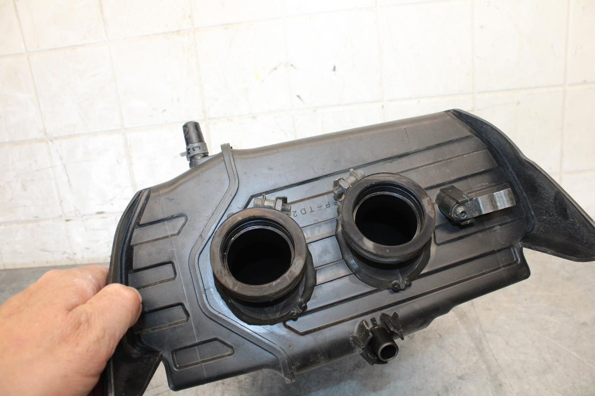 2015 Yamaha FZ07 AIRBOX AIR INTAKE FILTER BOX 1WS-14401-00-00 BB531