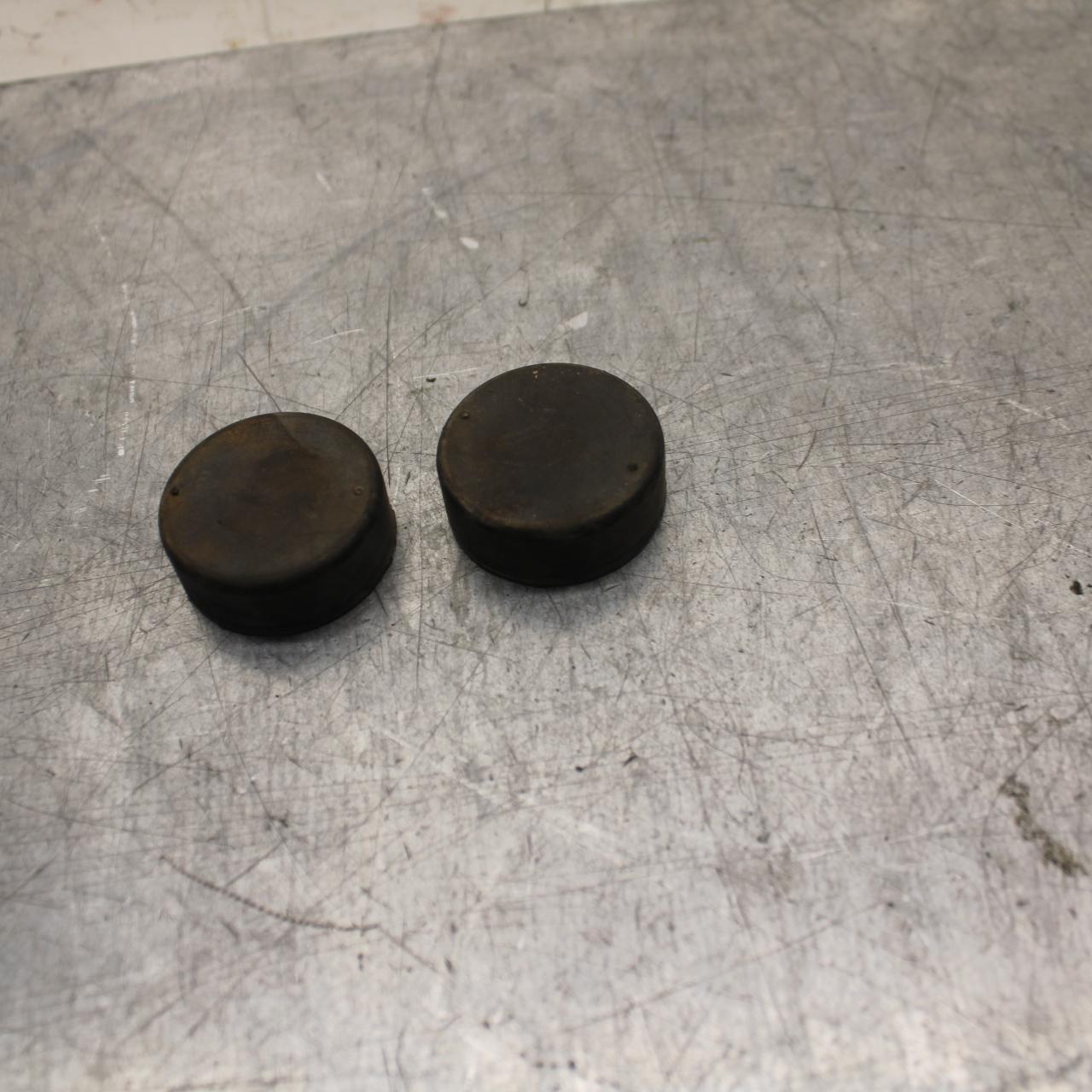 75 SUZUKI GT 550 GAS TANK FUEL MOUNTING RUBBER  BB72