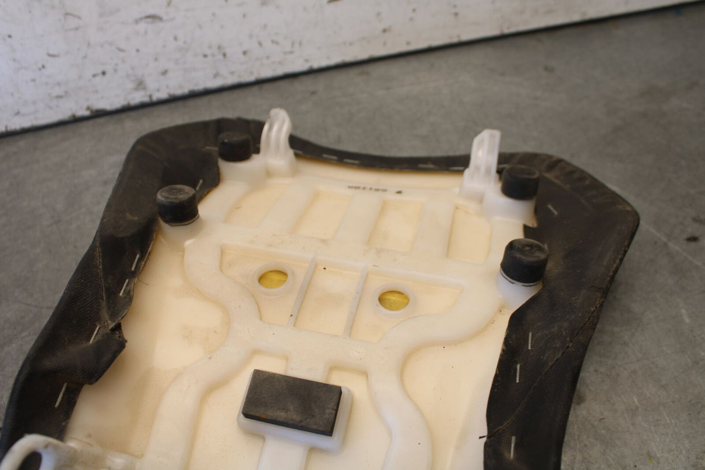 11-24 SUZUKI GSXR750 FRONT DRIVERS SEAT PAD SADDLE PILLION BB687